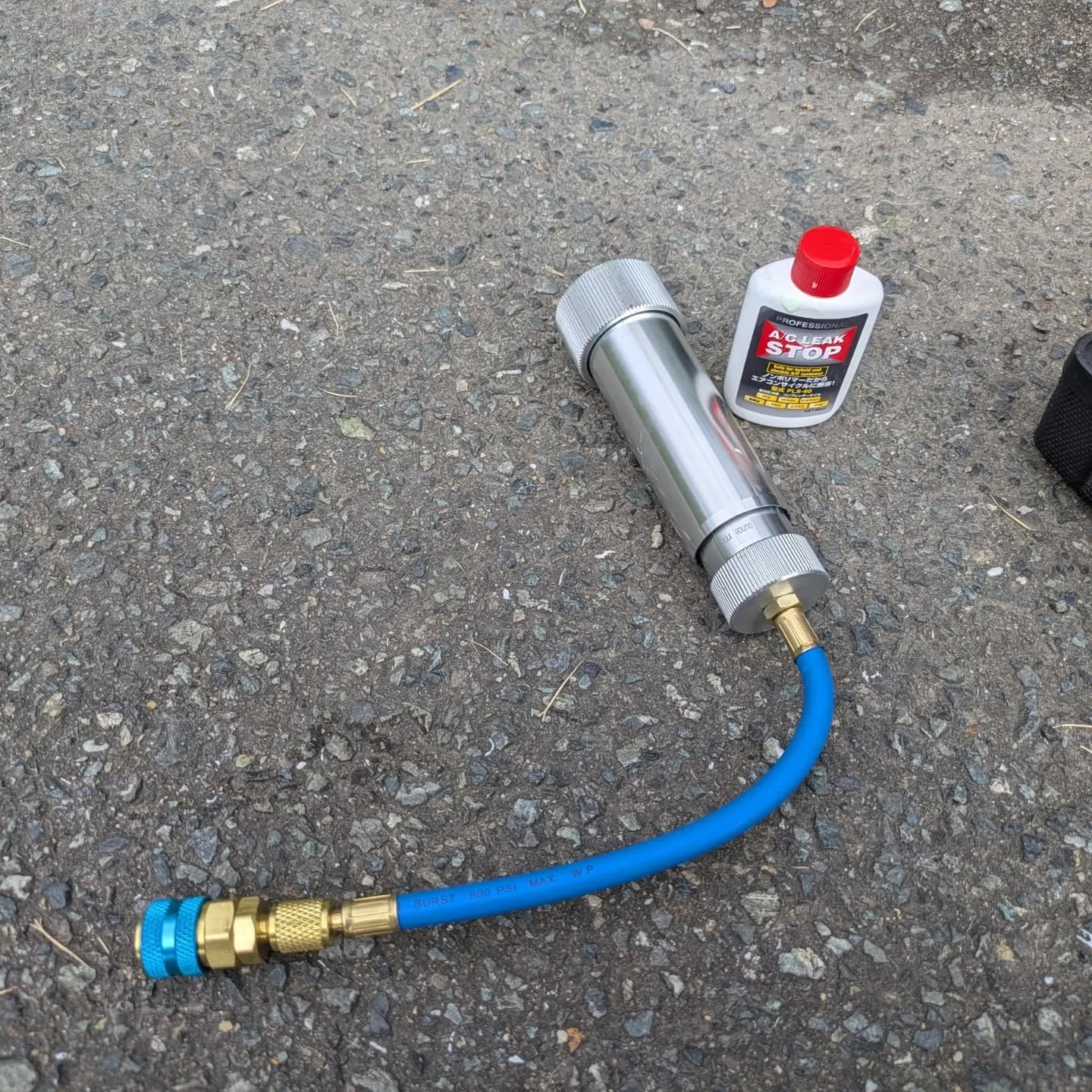 カーエアコンガス補充